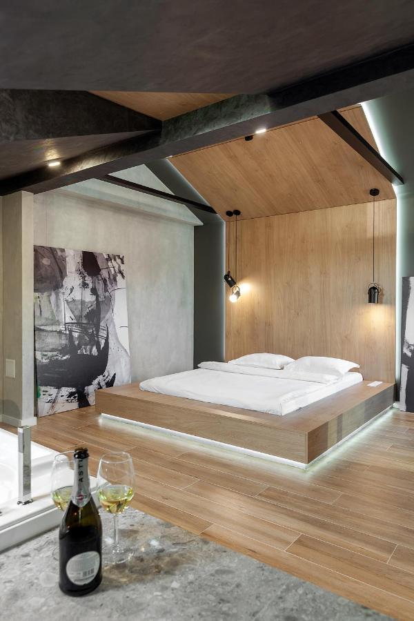 Royal Vip Jacuzzi Apart Lviv Kültér fotó