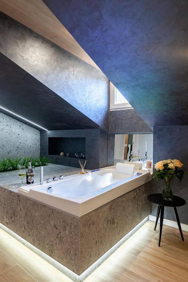 Royal Vip Jacuzzi Apart Lviv Kültér fotó