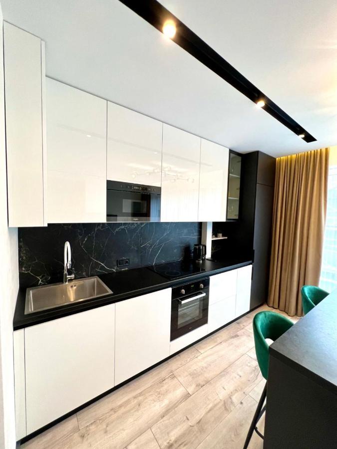 Royal Vip Jacuzzi Apart Lviv Kültér fotó