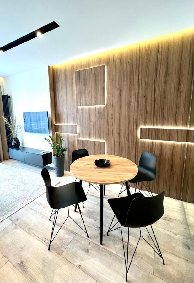 Royal Vip Jacuzzi Apart Lviv Kültér fotó