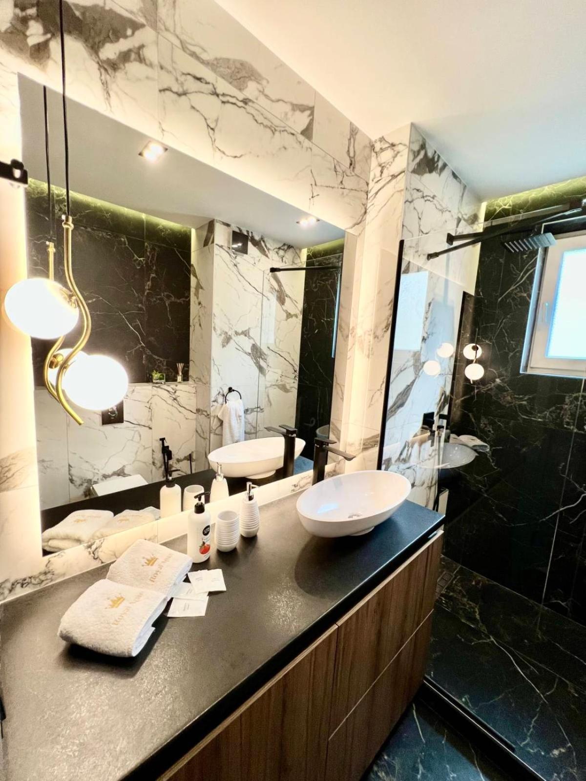 Royal Vip Jacuzzi Apart Lviv Kültér fotó