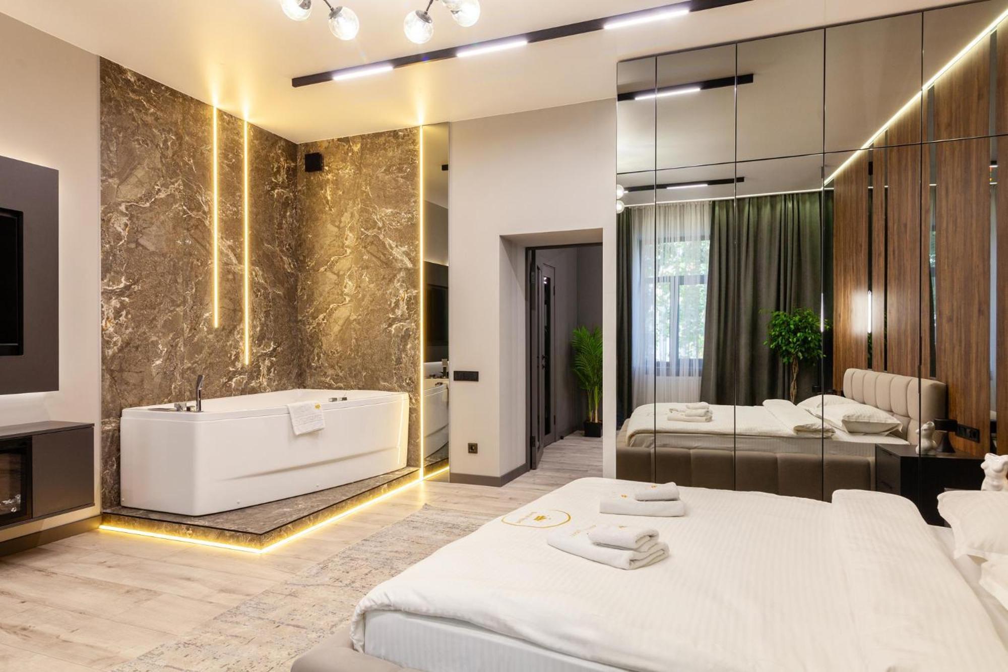 Royal Vip Jacuzzi Apart Lviv Kültér fotó